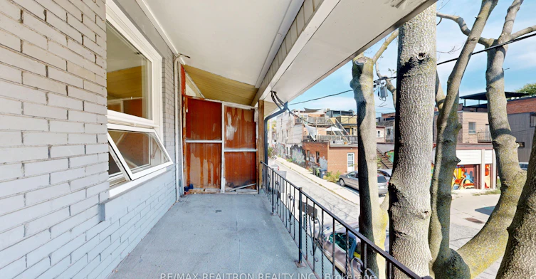 Upper-32 Macklem Avenue, Toronto, ON, M6J 3M2 - 23