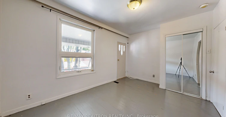 Upper-32 Macklem Avenue, Toronto, ON, M6J 3M2 - 10