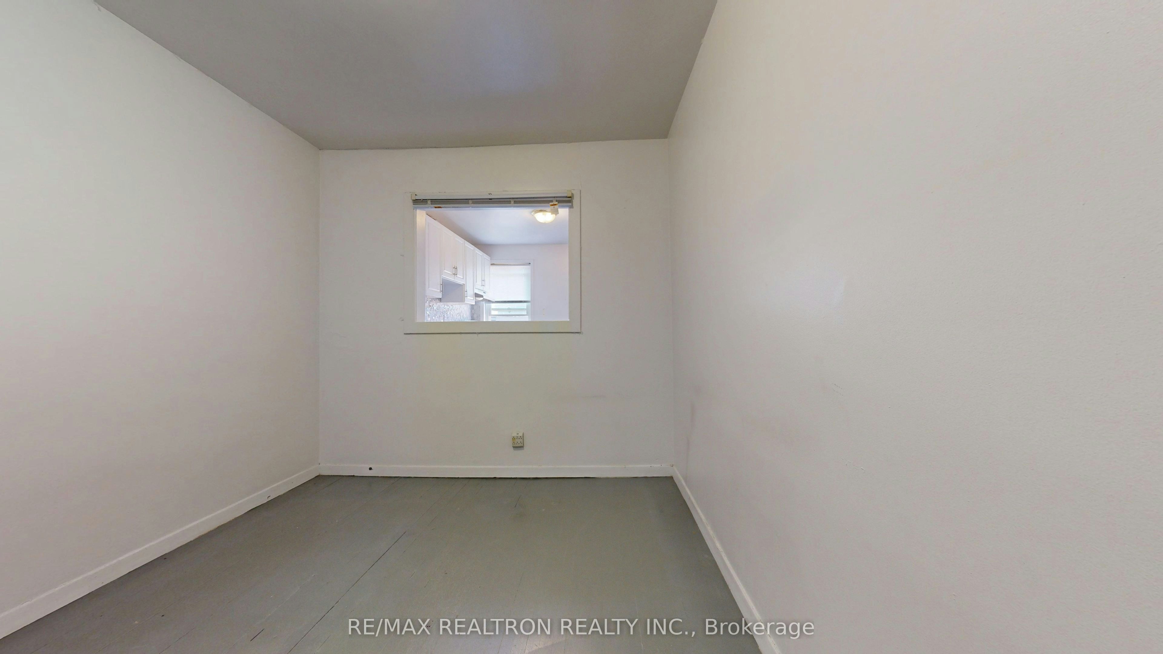 Upper-32 Macklem Avenue, Toronto, ON, M6J 3M2 - 12