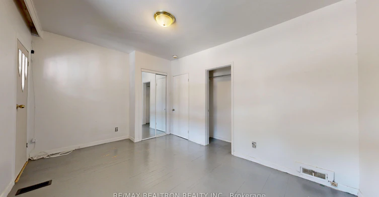 Upper-32 Macklem Avenue, Toronto, ON, M6J 3M2 - 15