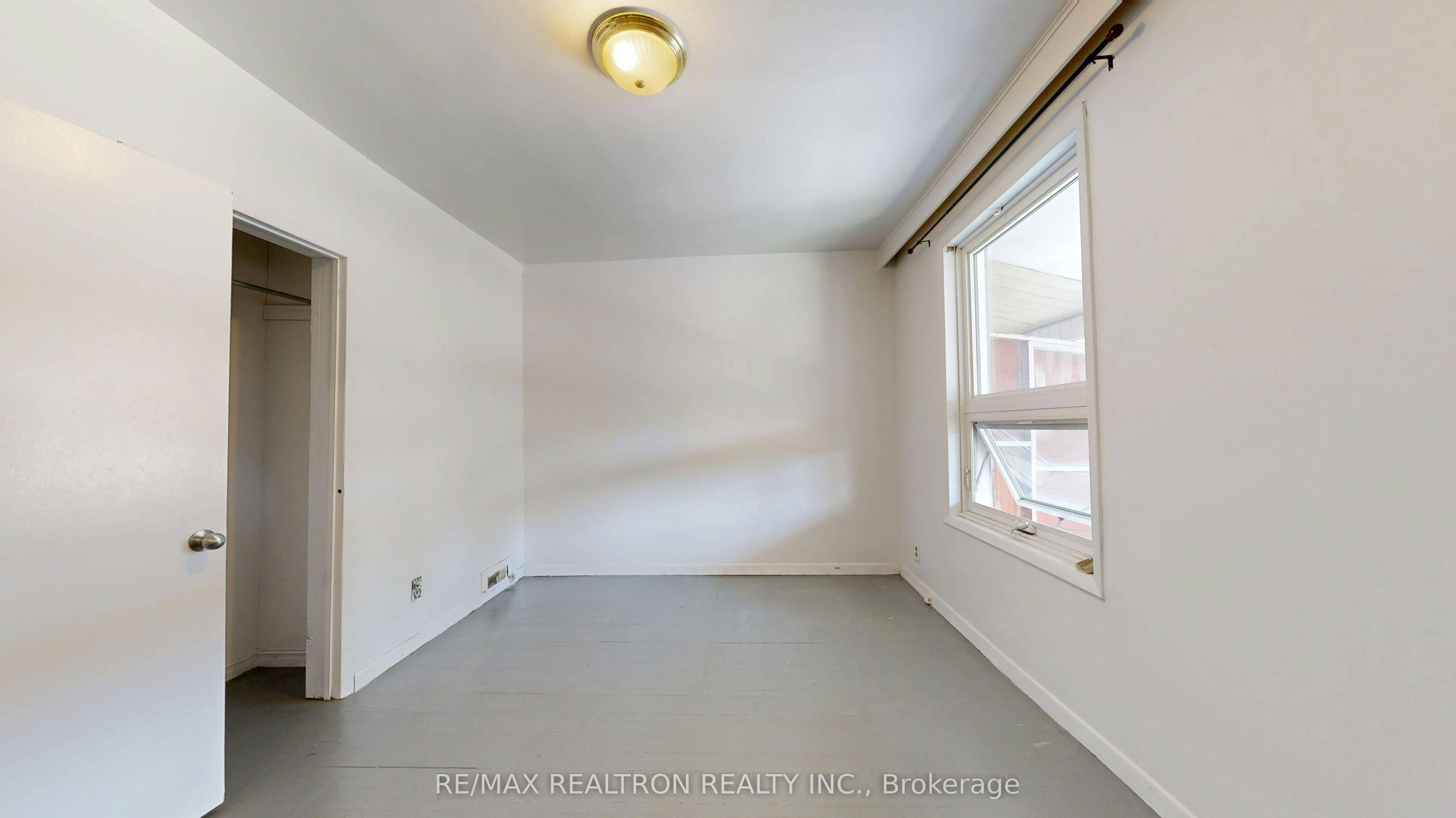 Upper-32 Macklem Avenue, Toronto, ON, M6J 3M2 - 11