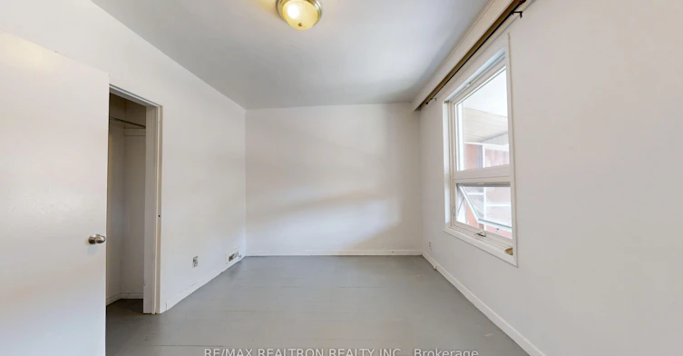 Upper-32 Macklem Avenue, Toronto, ON, M6J 3M2 - 11