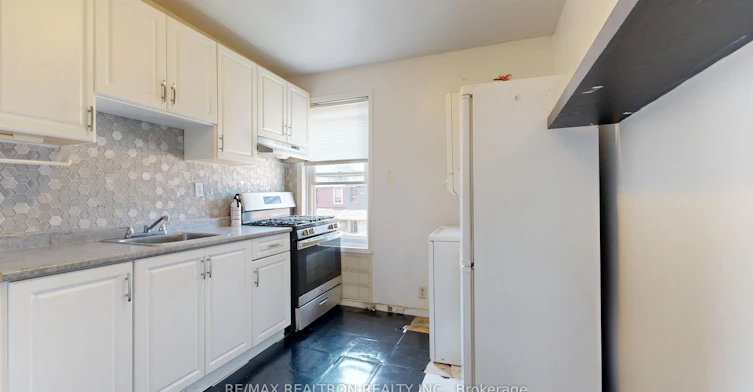 Upper-32 Macklem Avenue, Toronto, ON, M6J 3M2 - 20