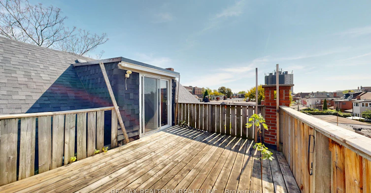 Upper-32 Macklem Avenue, Toronto, ON, M6J 3M2