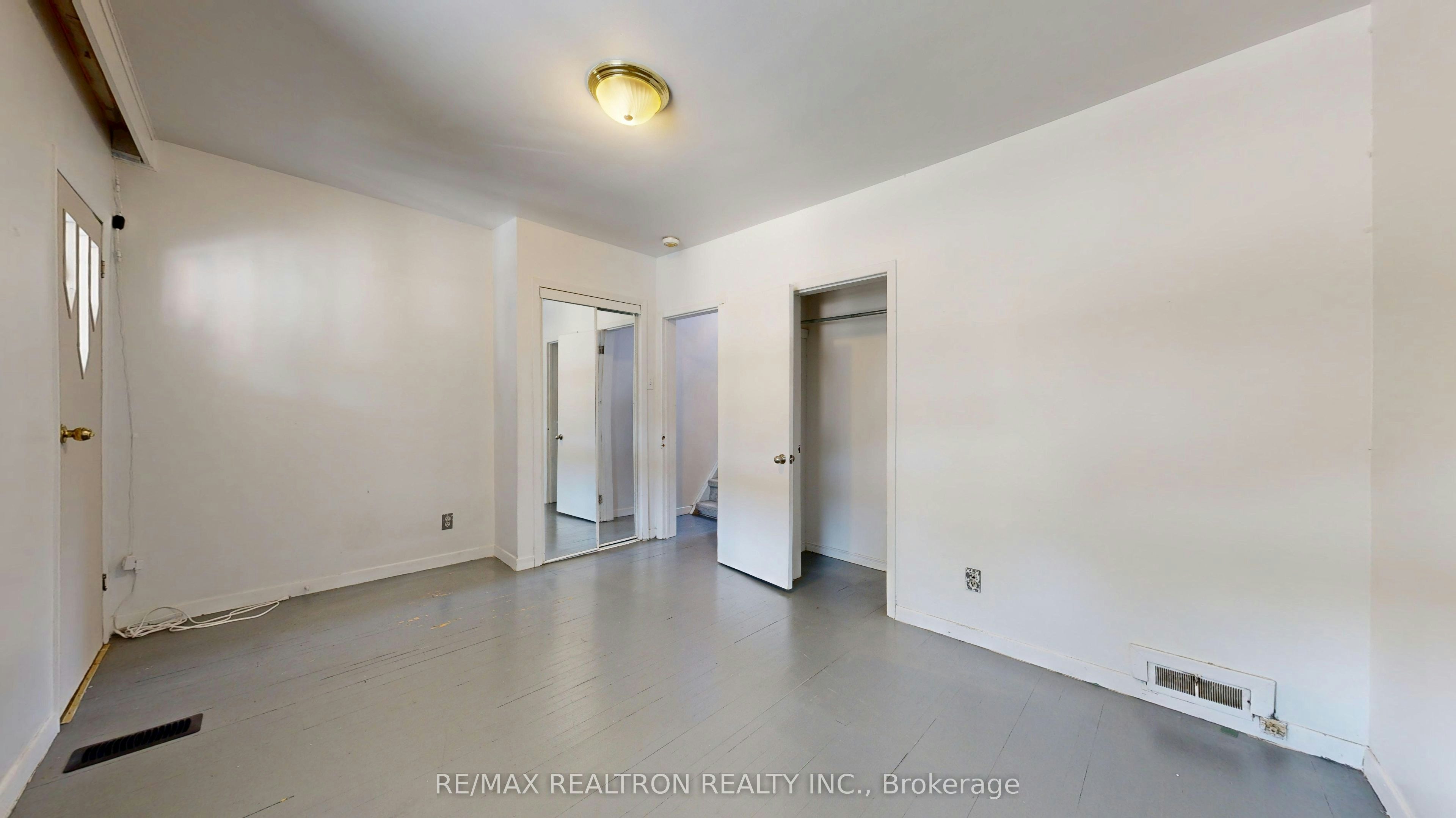 Upper-32 Macklem Avenue, Toronto, ON, M6J 3M2 - 8