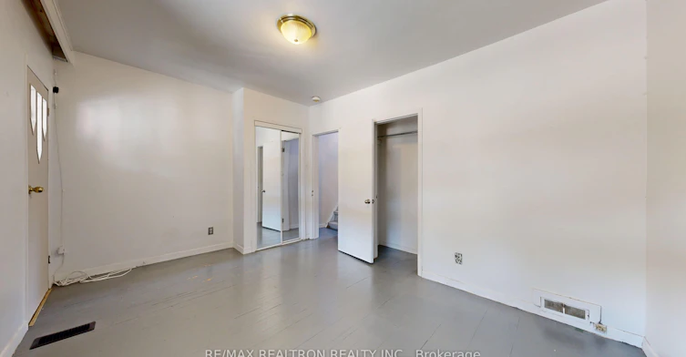 Upper-32 Macklem Avenue, Toronto, ON, M6J 3M2 - 8