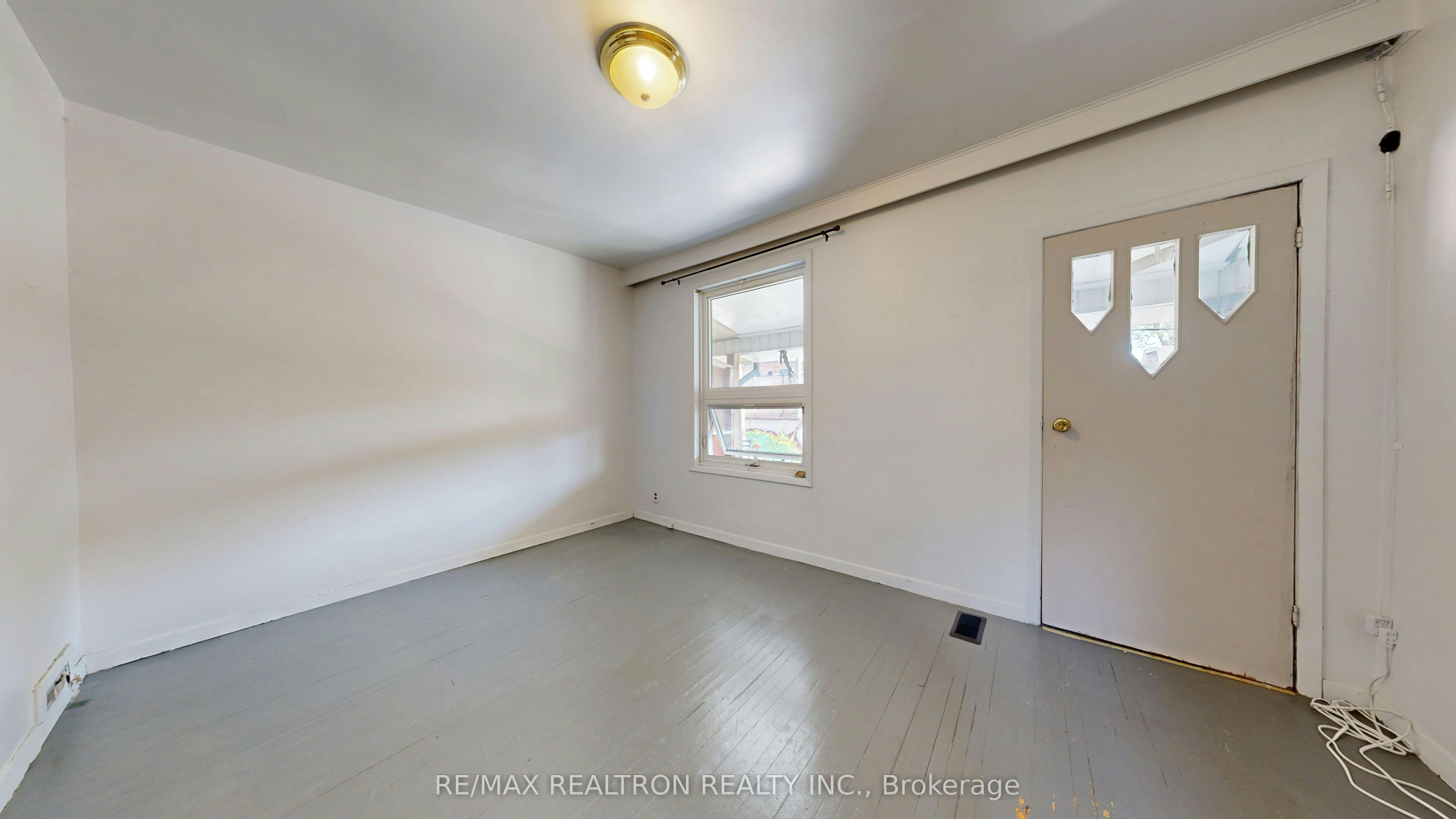 Upper-32 Macklem Avenue, Toronto, ON, M6J 3M2 - 7