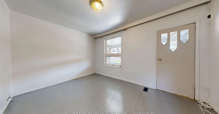 Upper-32 Macklem Avenue, Toronto, ON, M6J 3M2 - 7