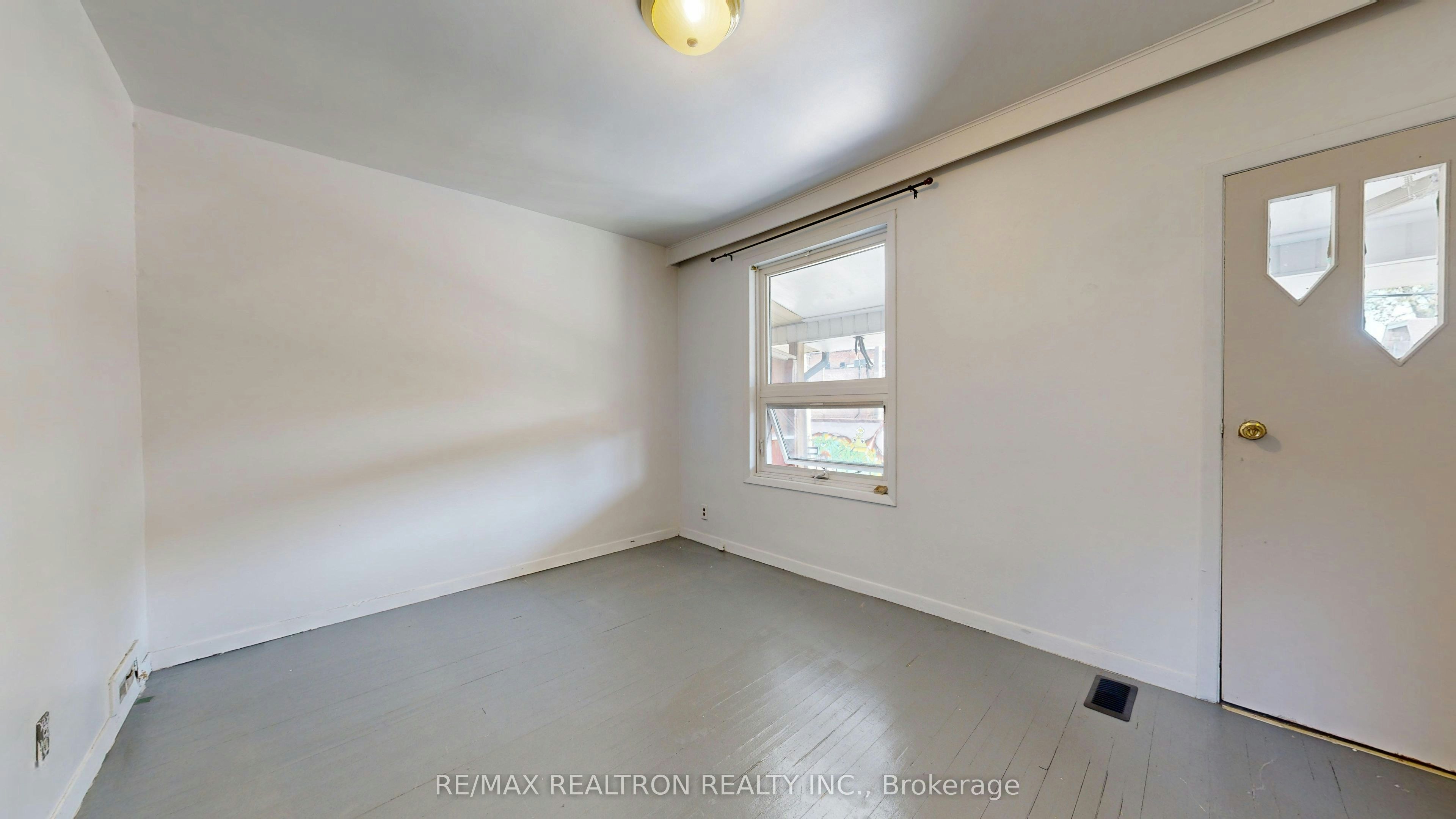 Upper-32 Macklem Avenue, Toronto, ON, M6J 3M2 - 6