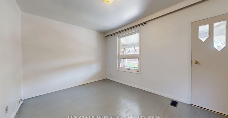 Upper-32 Macklem Avenue, Toronto, ON, M6J 3M2 - 6