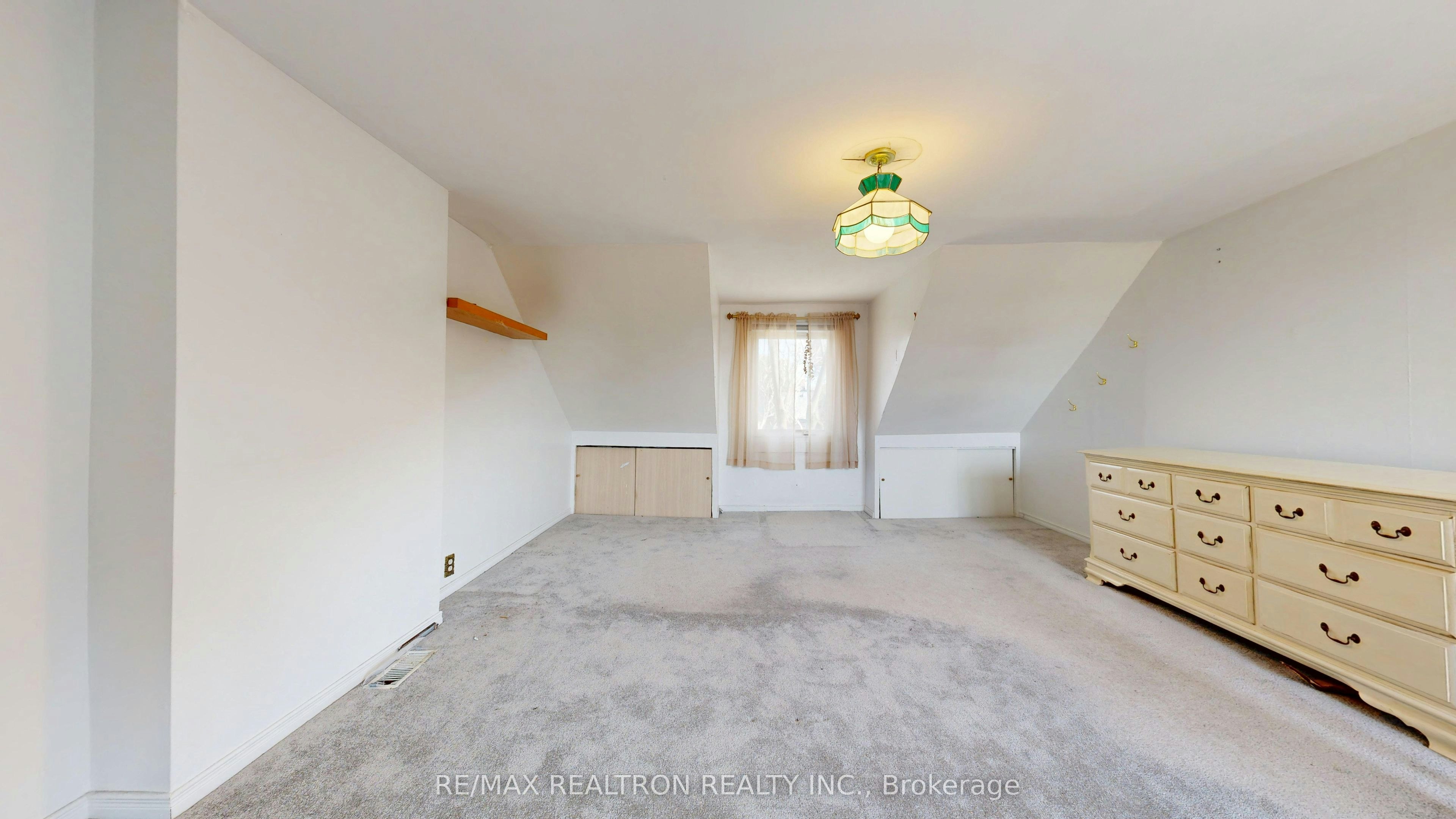 Upper-32 Macklem Avenue, Toronto, ON, M6J 3M2 - 3