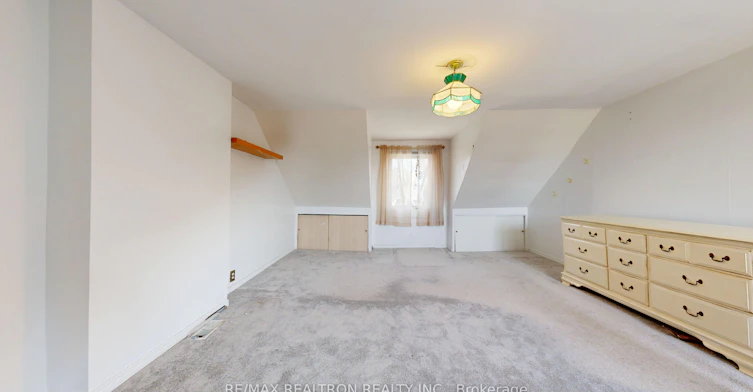 Upper-32 Macklem Avenue, Toronto, ON, M6J 3M2 - 3