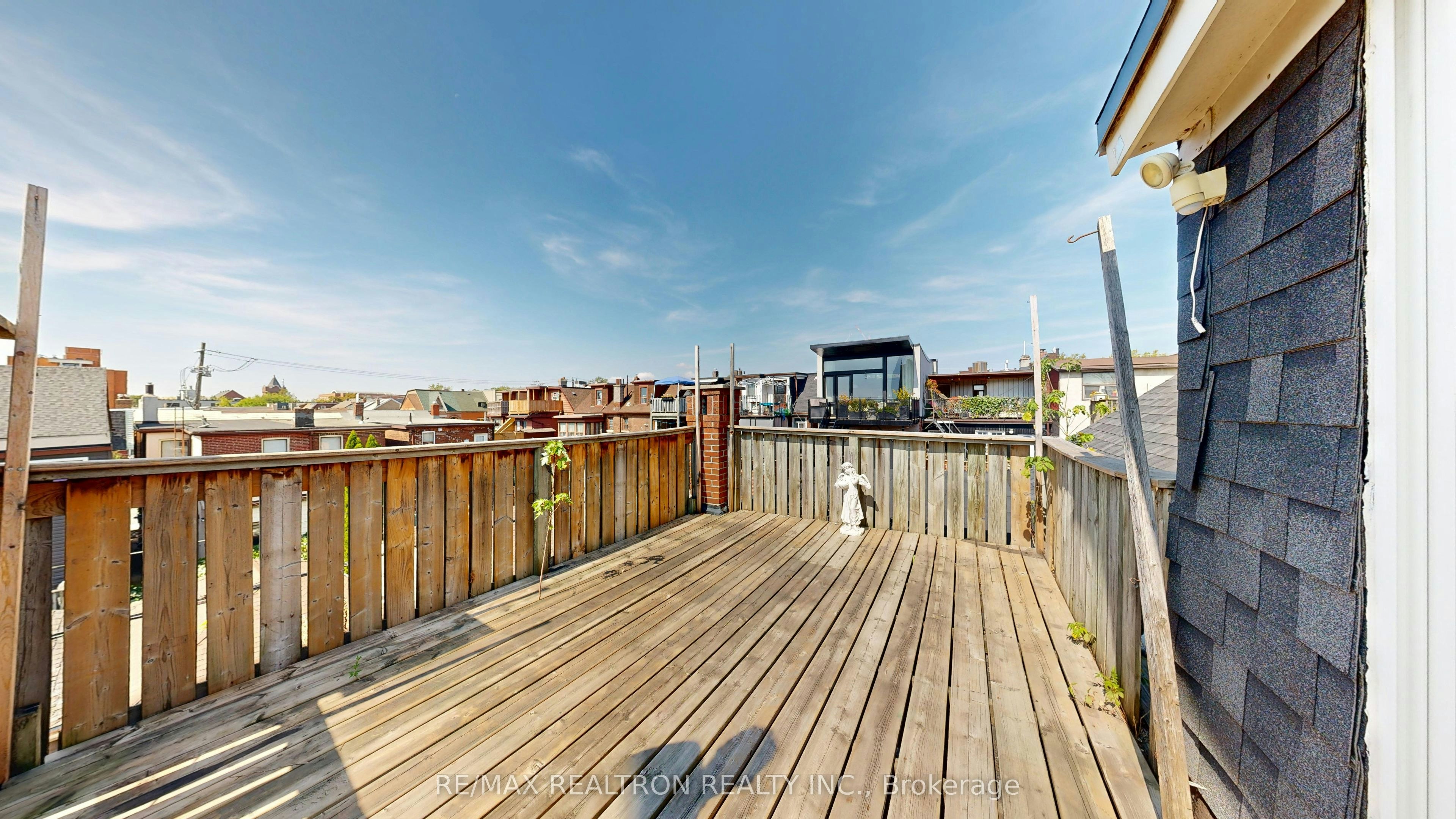 Upper-32 Macklem Avenue, Toronto, ON, M6J 3M2 - 24
