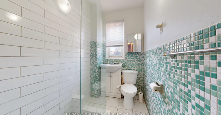 Upper-32 Macklem Avenue, Toronto, ON, M6J 3M2 - 18