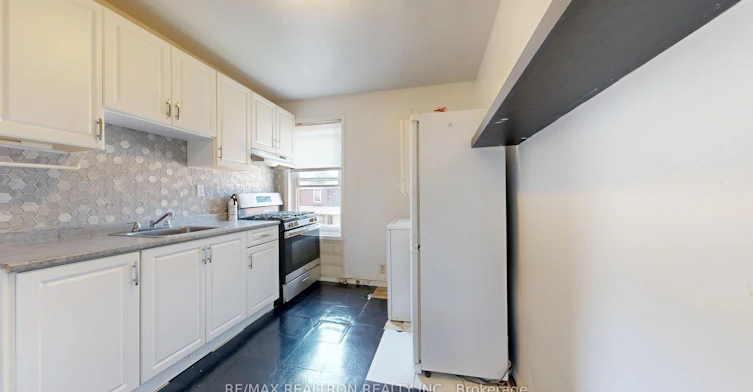 Upper-32 Macklem Avenue, Toronto, ON, M6J 3M2 - 19
