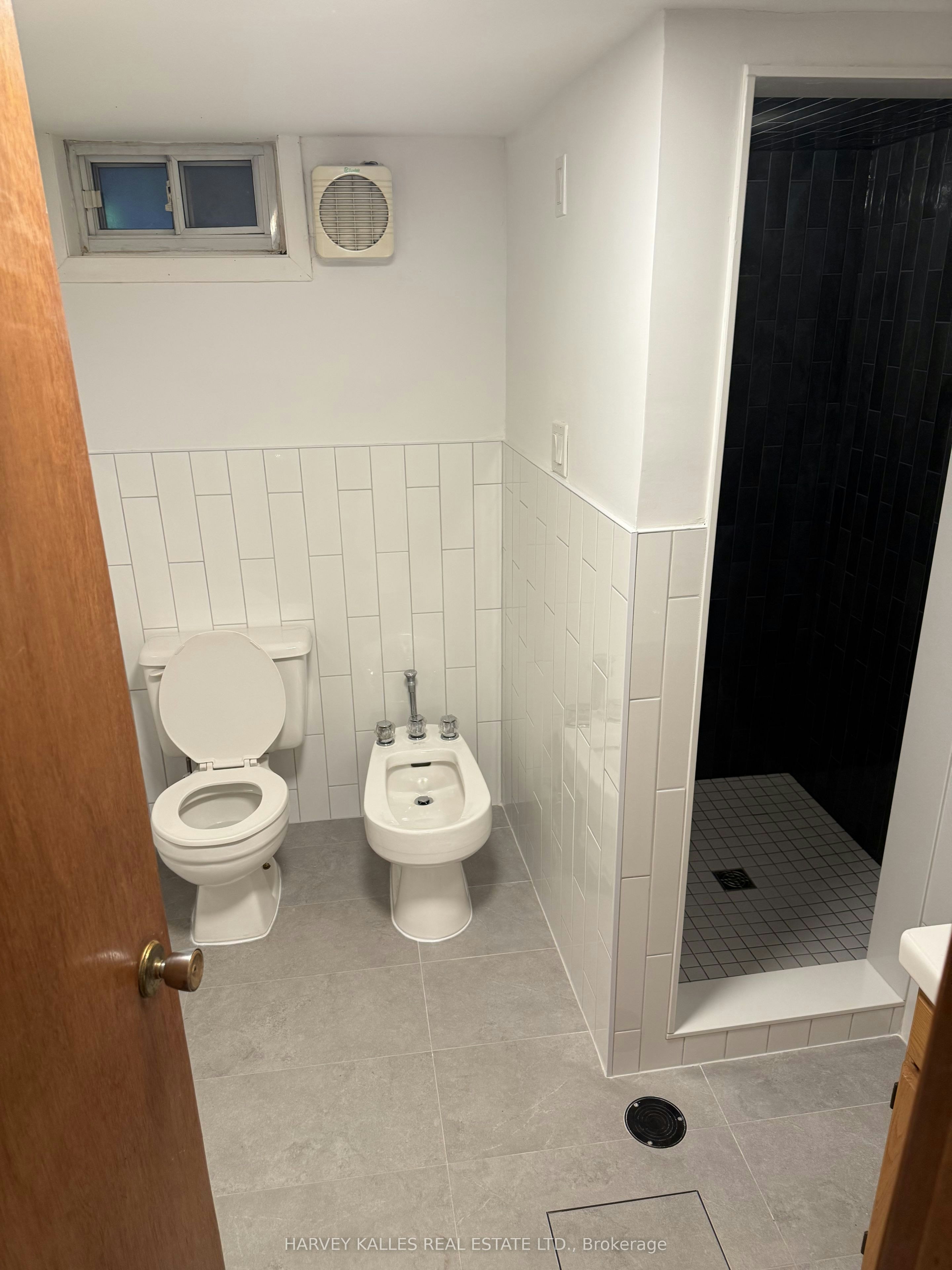 Lower-628 Manning Avenue, Toronto, ON, M6G 2V9 - 8