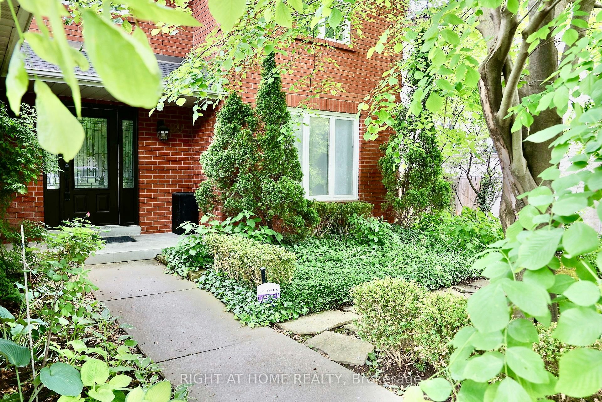 89 Yonge Boulevard, Toronto, ON, M5M 3G8 - 3