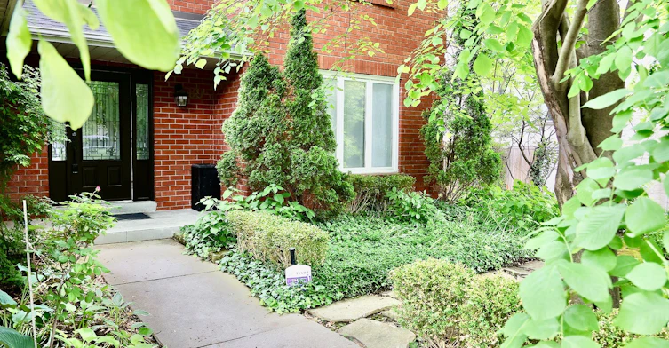 89 Yonge Boulevard, Toronto, ON, M5M 3G8 - 3