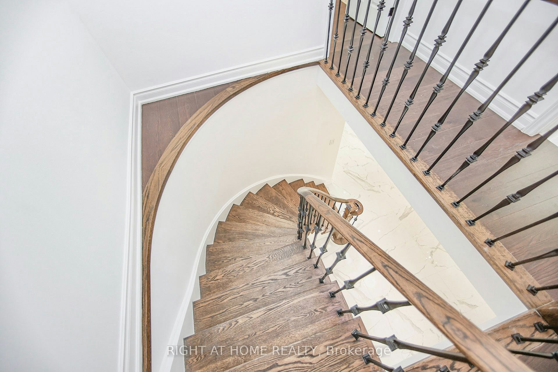 89 Yonge Boulevard, Toronto, ON, M5M 3G8 - 32