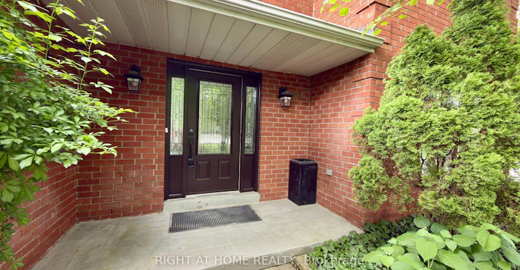 89 Yonge Boulevard, Toronto, ON, M5M 3G8 - 4