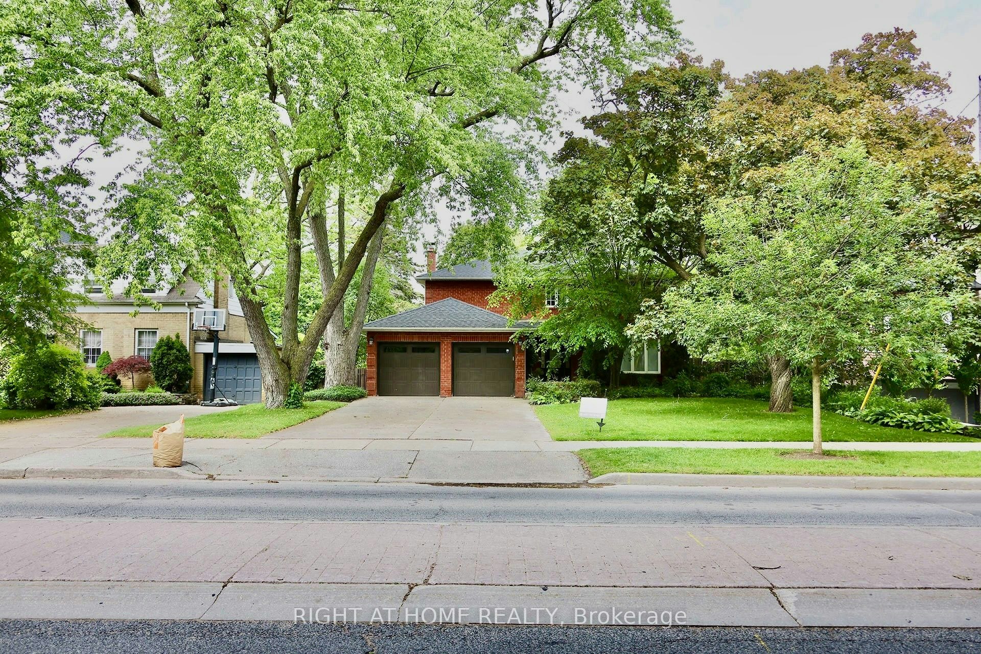 89 Yonge Boulevard, Toronto, ON, M5M 3G8