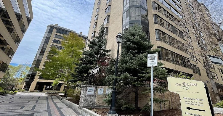 404-280 Simcoe Street, Toronto, ON, M5T 2Y5