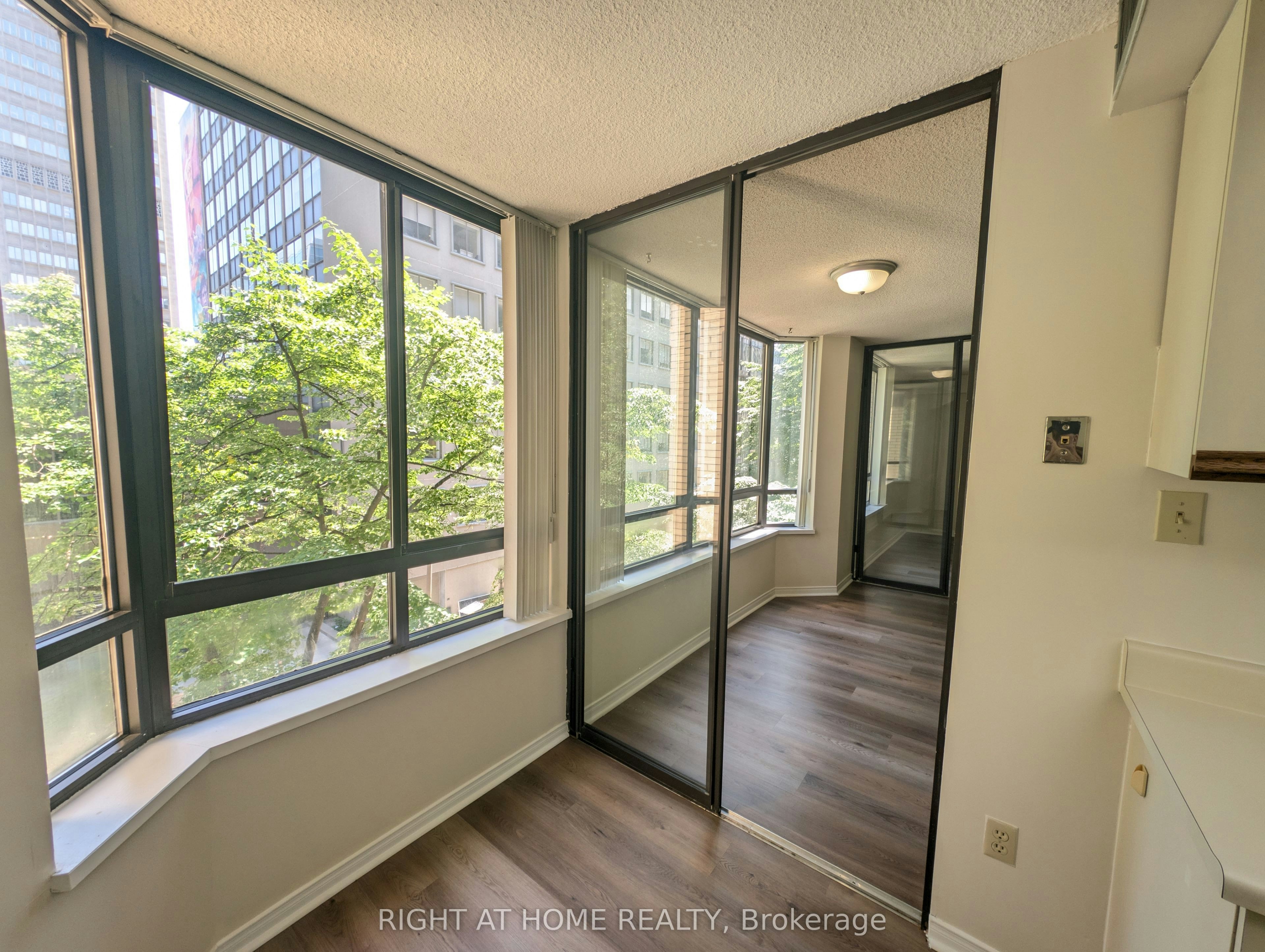 404-280 Simcoe Street, Toronto, ON, M5T 2Y5 - 11