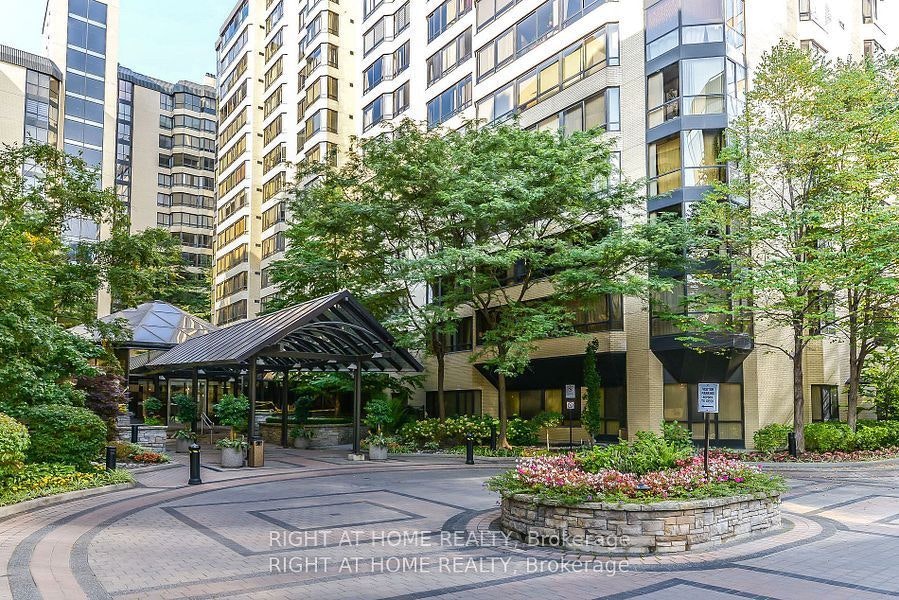 404-280 Simcoe Street, Toronto, ON, M5T 2Y5 - 2