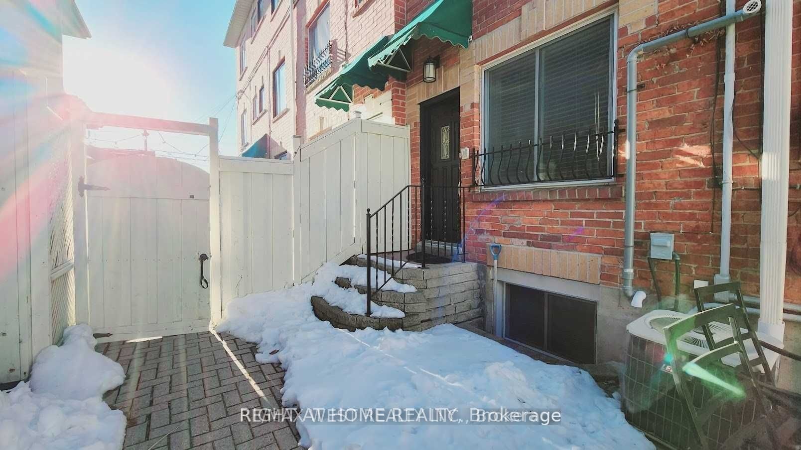 Unit C-388 Manning Avenue, Toronto, ON, M6G 2V7 - 9
