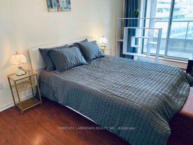 808-909 Bay Street, Toronto, ON, M5S 3G2 - 4