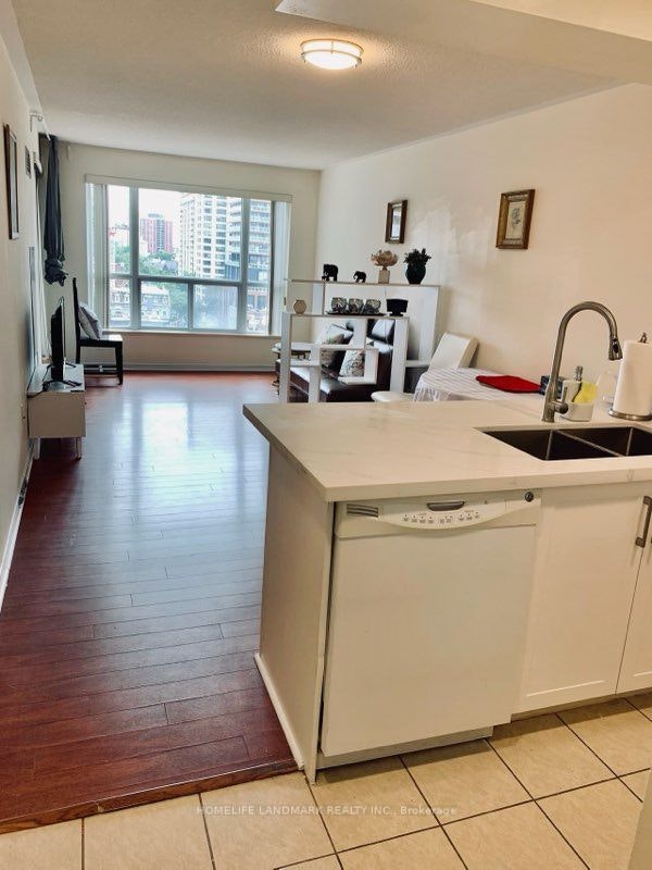 808-909 Bay Street, Toronto, ON, M5S 3G2 - 3