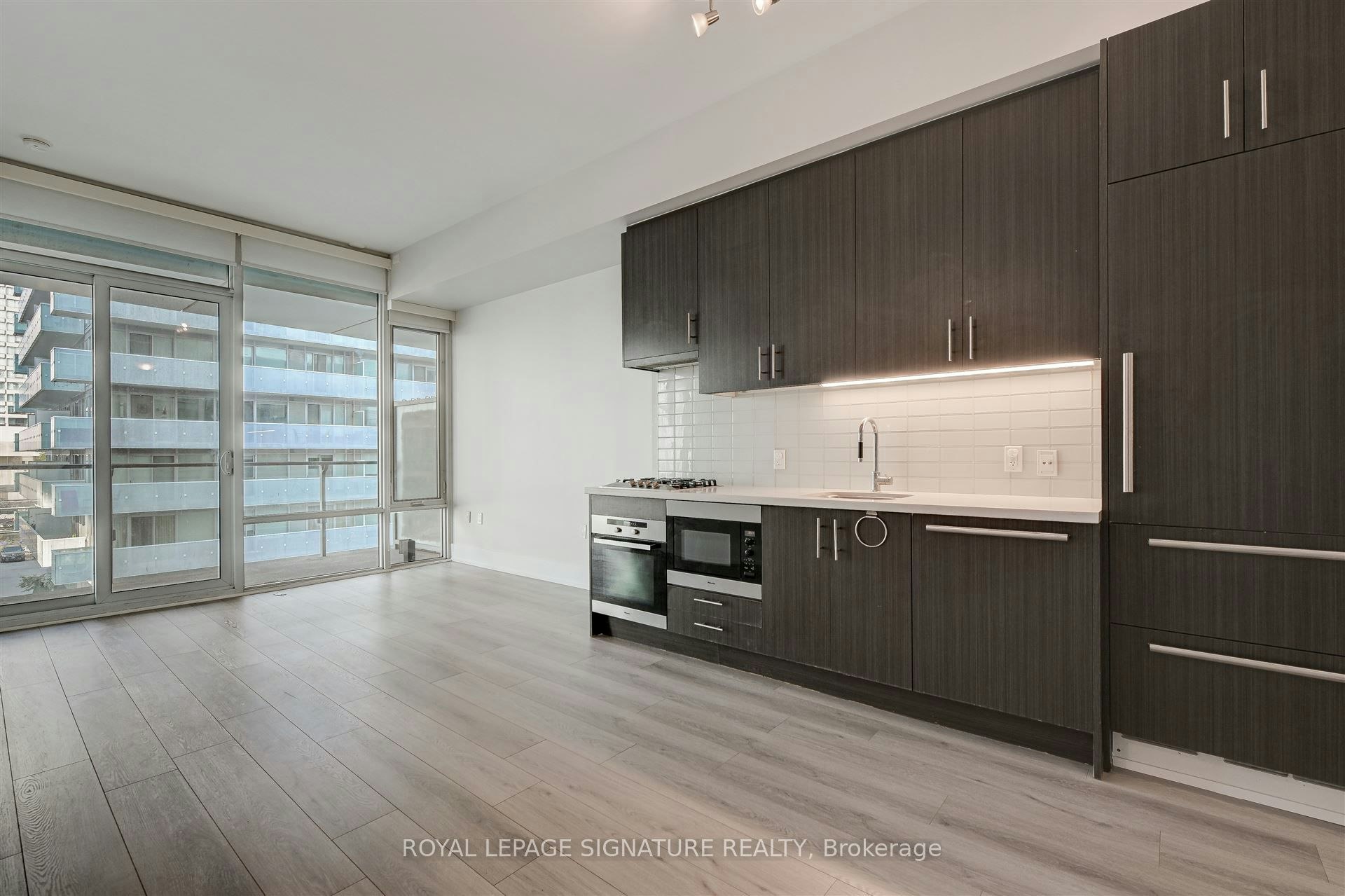 424-29 Queens Quay E, Toronto, ON, M5E 0A4 - 3