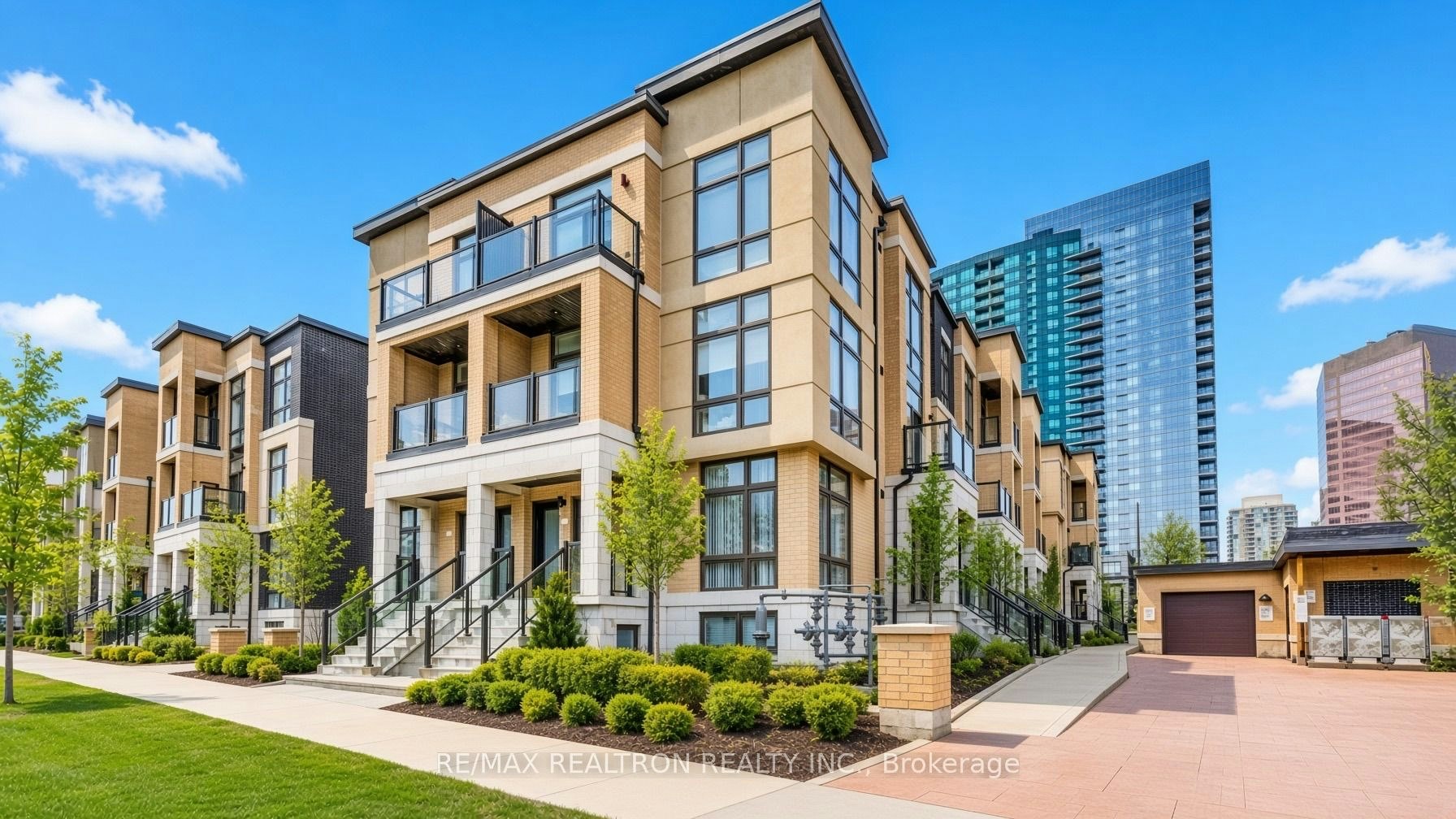 112-23 Eldora Avenue, Toronto, ON, M2M 1R3