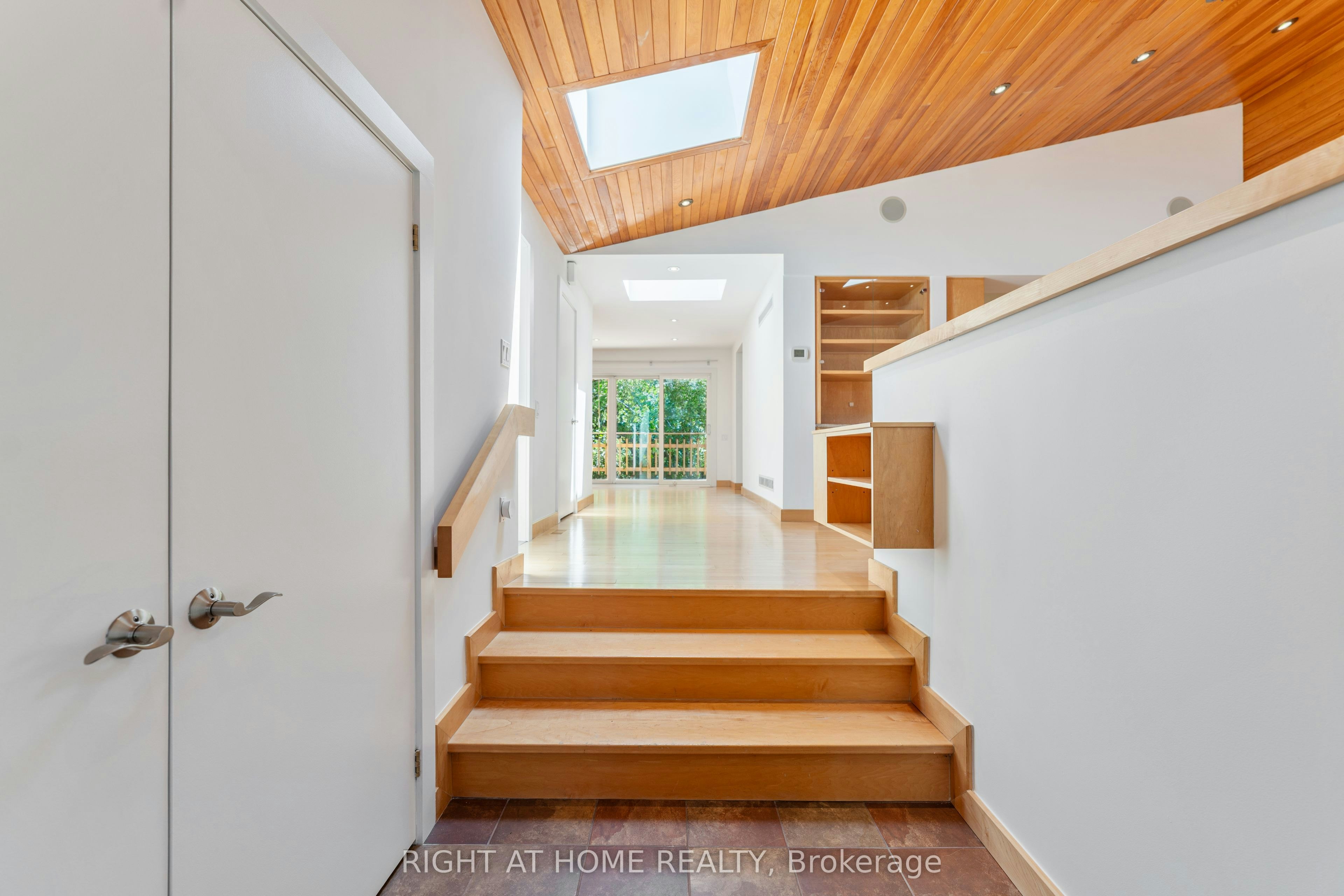 49 Tottenham Road, Toronto, ON, M3C 2J5 - 4