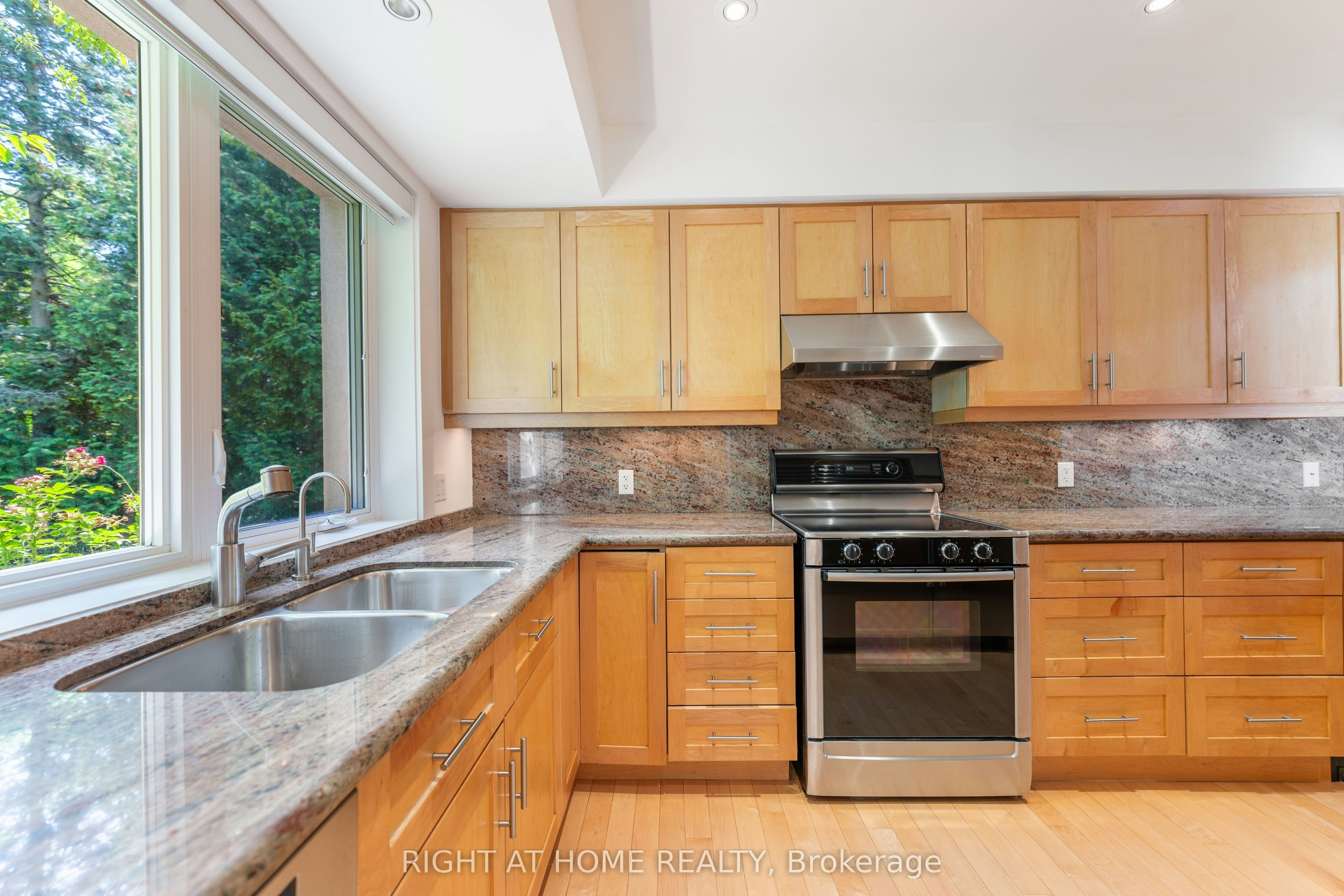 49 Tottenham Road, Toronto, ON, M3C 2J5 - 12