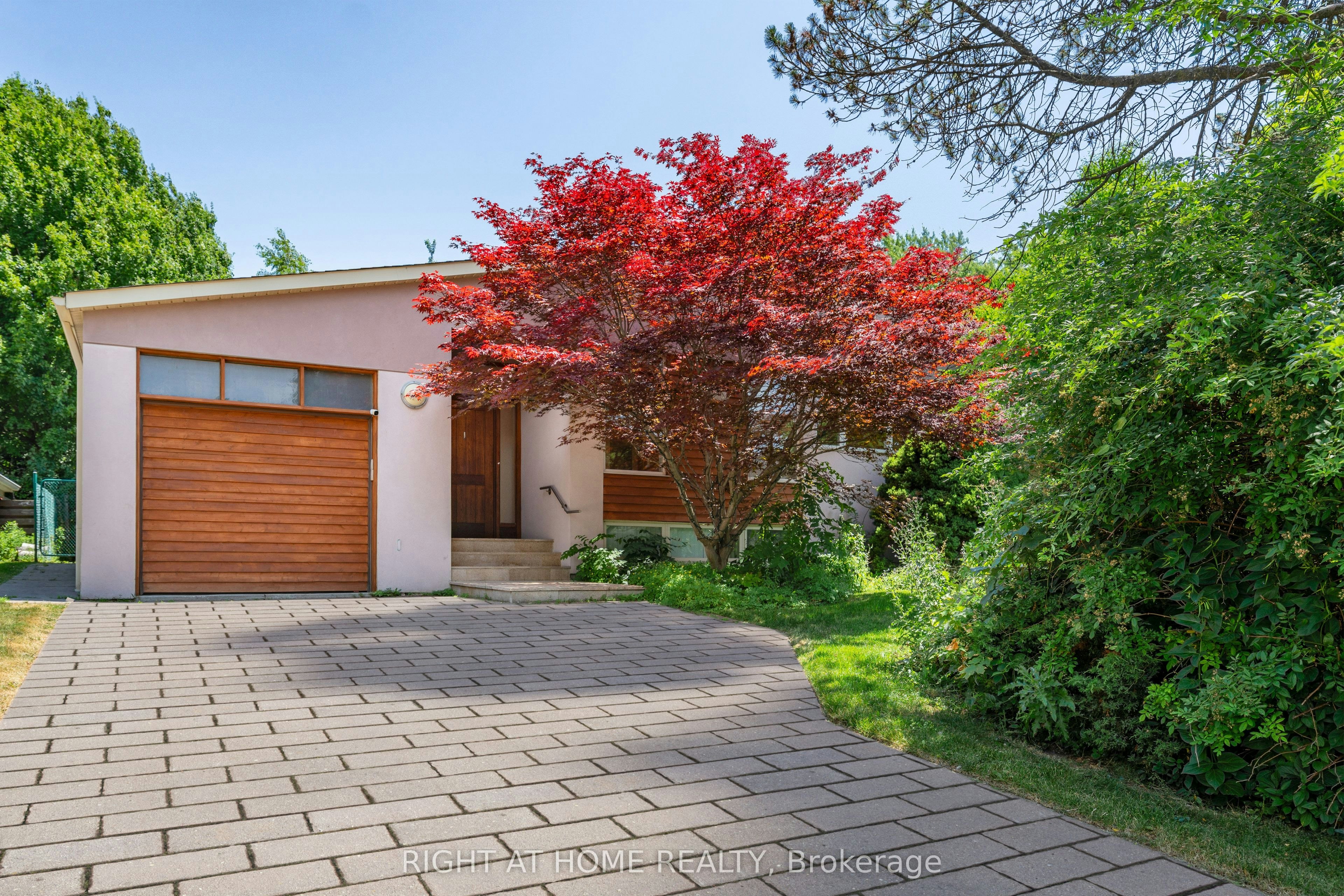49 Tottenham Road, Toronto, ON, M3C 2J5