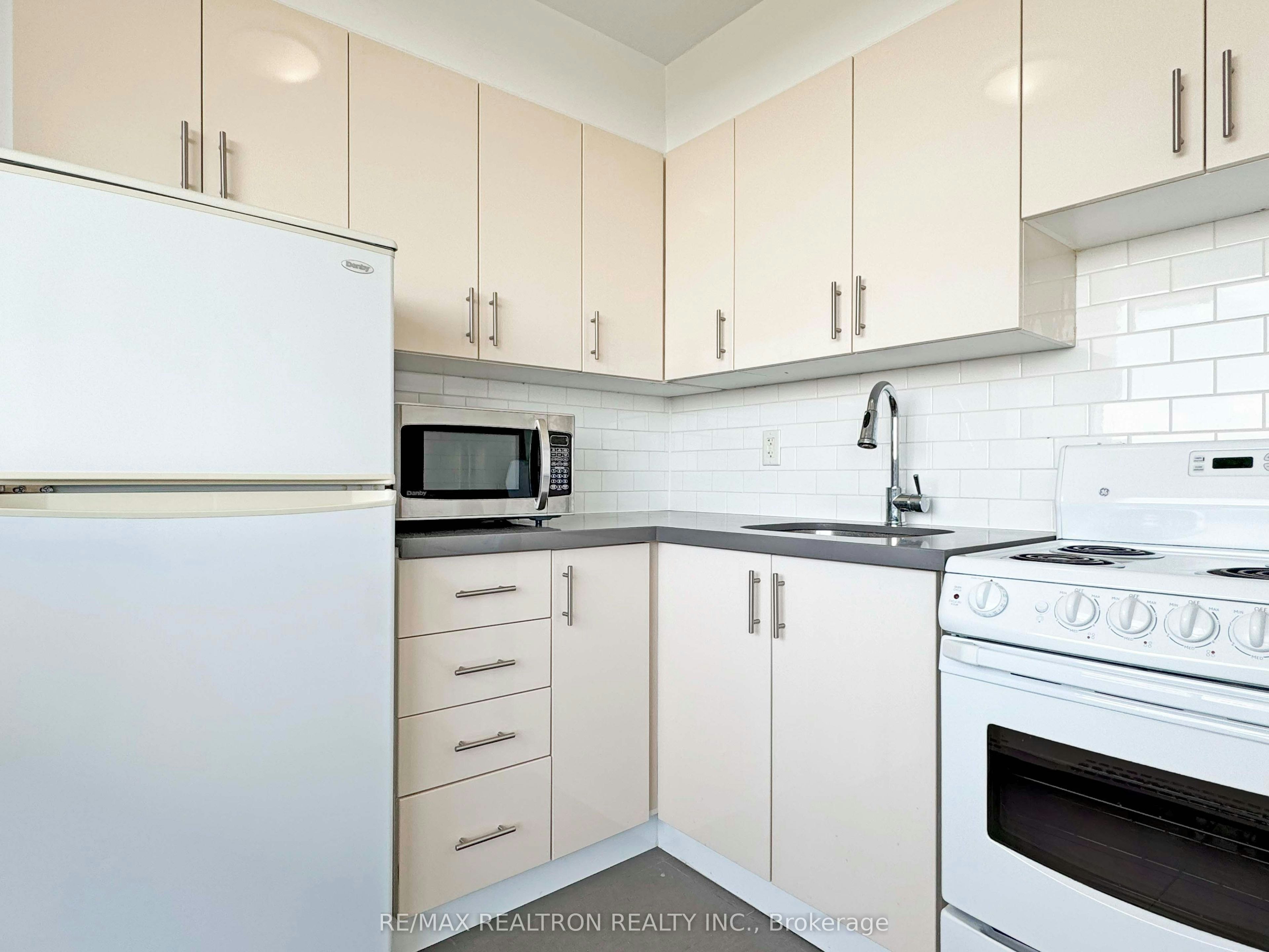 2312-666 Spadina Avenue, Toronto, ON, M5S 2H8 - 7