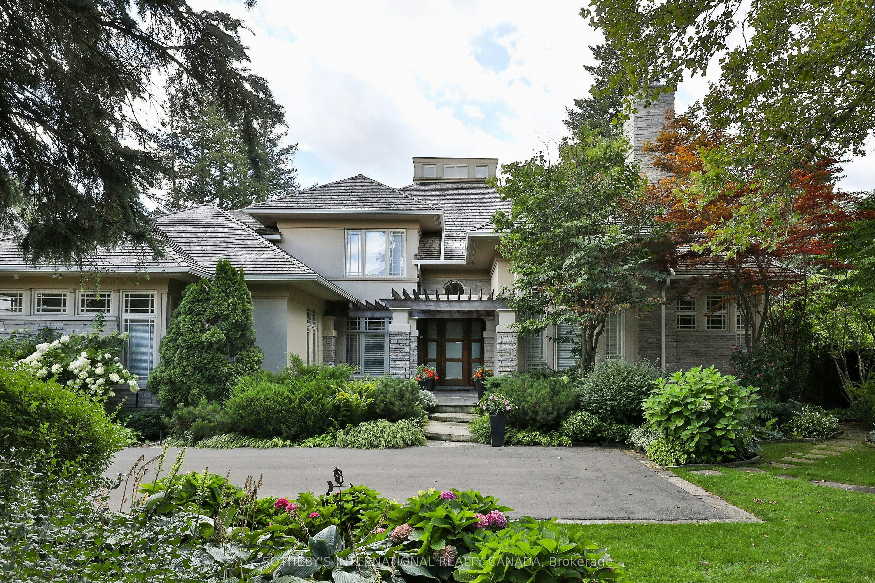 23 Country Lane, Toronto, ON, M2L 1E1