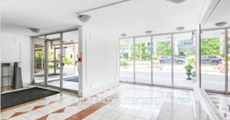 305-10 Huntley Street, Toronto, ON, M4Y 2K7 - 7