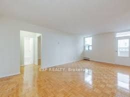 305-10 Huntley Street, Toronto, ON, M4Y 2K7 - 3