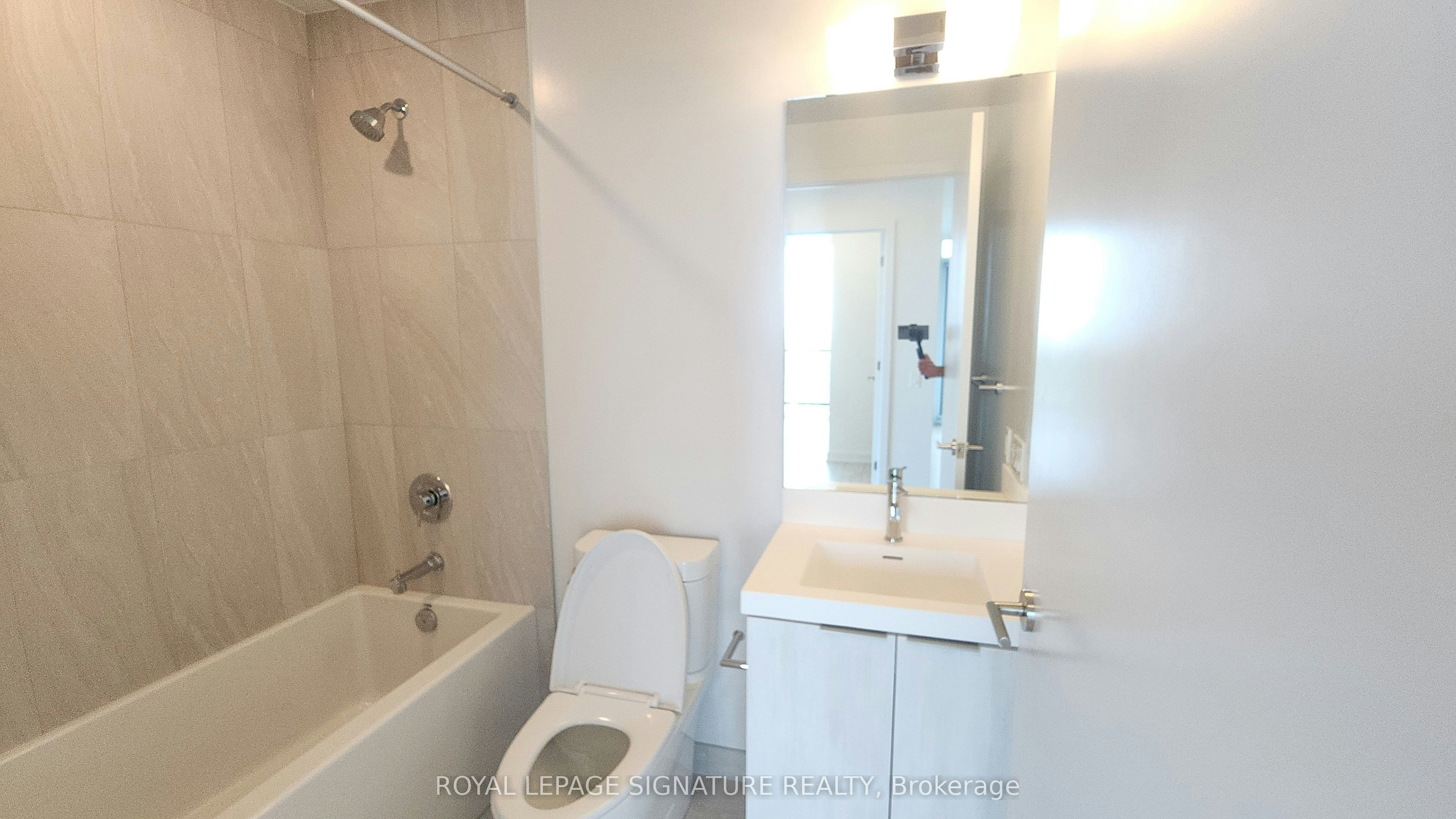 LP05-5858 Yonge Street, Toronto, ON, M2M 0C6 - 6