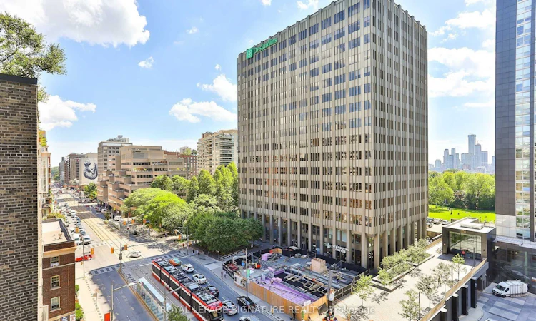 802-111 St Clair Avenue W