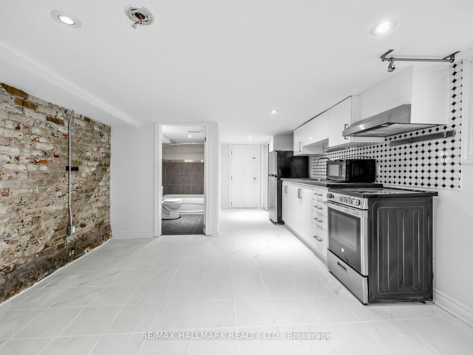 Lower-271 Atlas Avenue, Toronto, ON, M6C 3P8 - 6