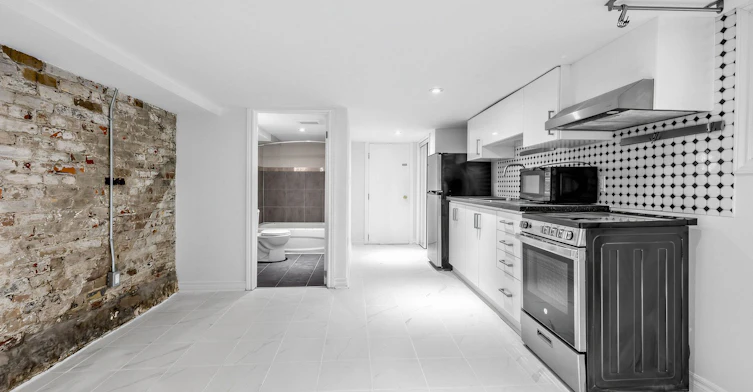 Lower-271 Atlas Avenue, Toronto, ON, M6C 3P8 - 6