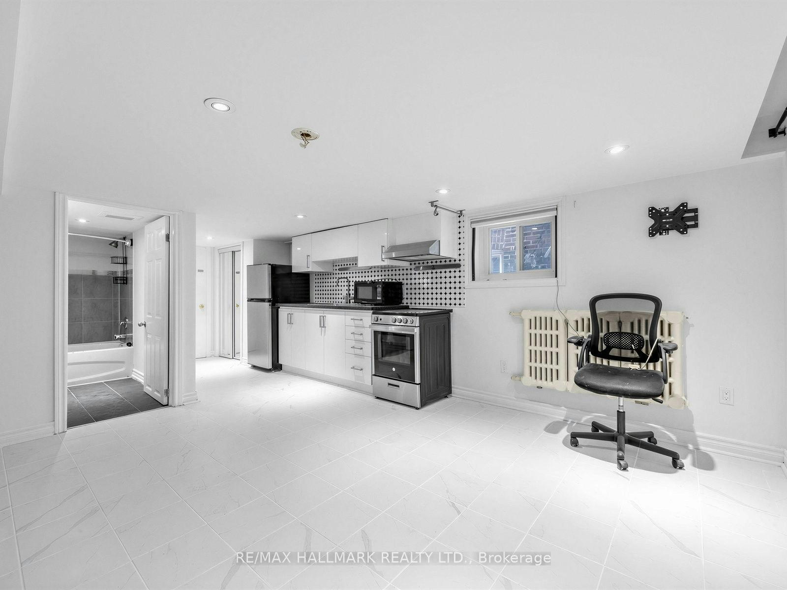 Lower-271 Atlas Avenue, Toronto, ON, M6C 3P8 - 7