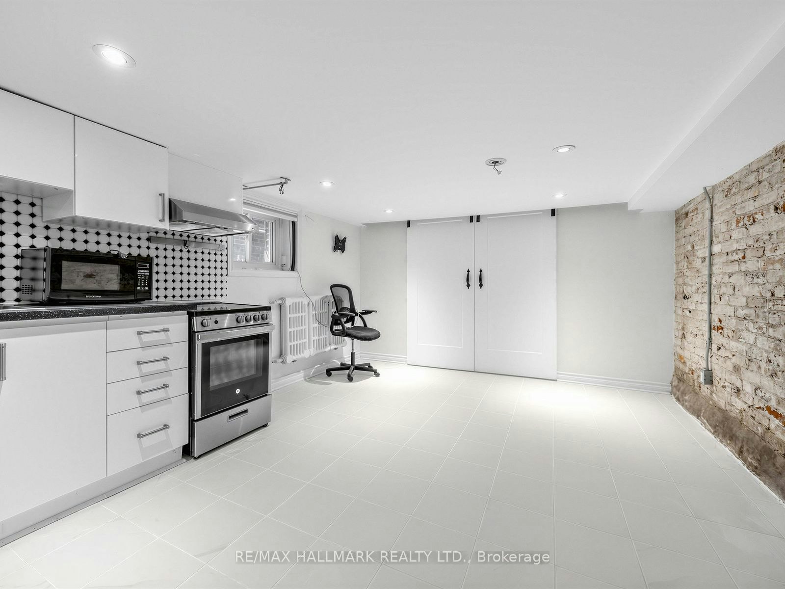 Lower-271 Atlas Avenue, Toronto, ON, M6C 3P8 - 11