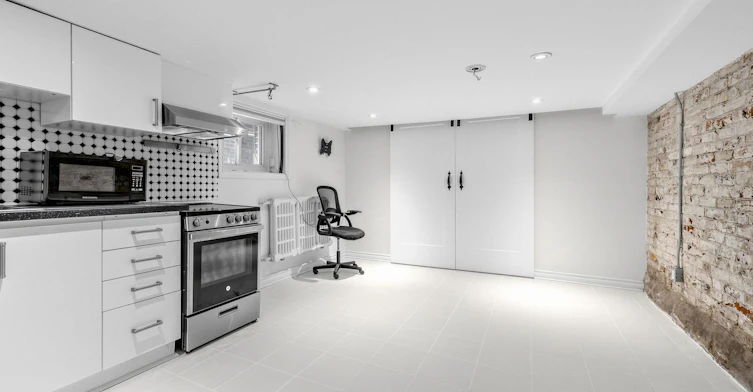 Lower-271 Atlas Avenue, Toronto, ON, M6C 3P8 - 11