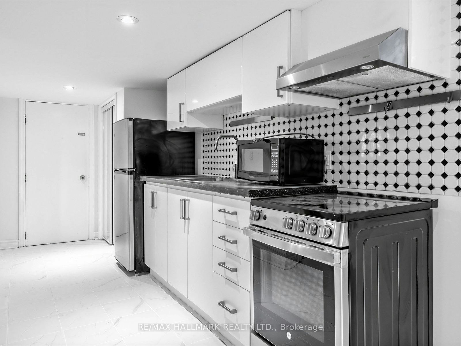 Lower-271 Atlas Avenue, Toronto, ON, M6C 3P8 - 5