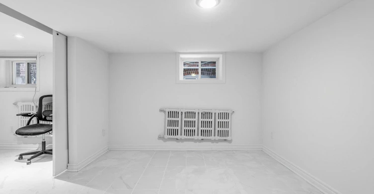 Lower-271 Atlas Avenue, Toronto, ON, M6C 3P8 - 16