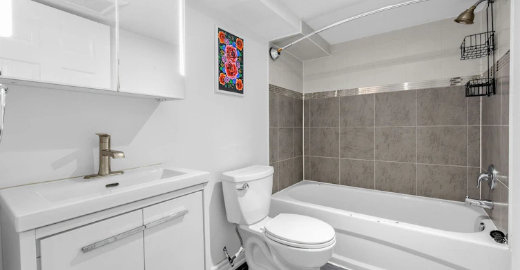Lower-271 Atlas Avenue, Toronto, ON, M6C 3P8 - 9